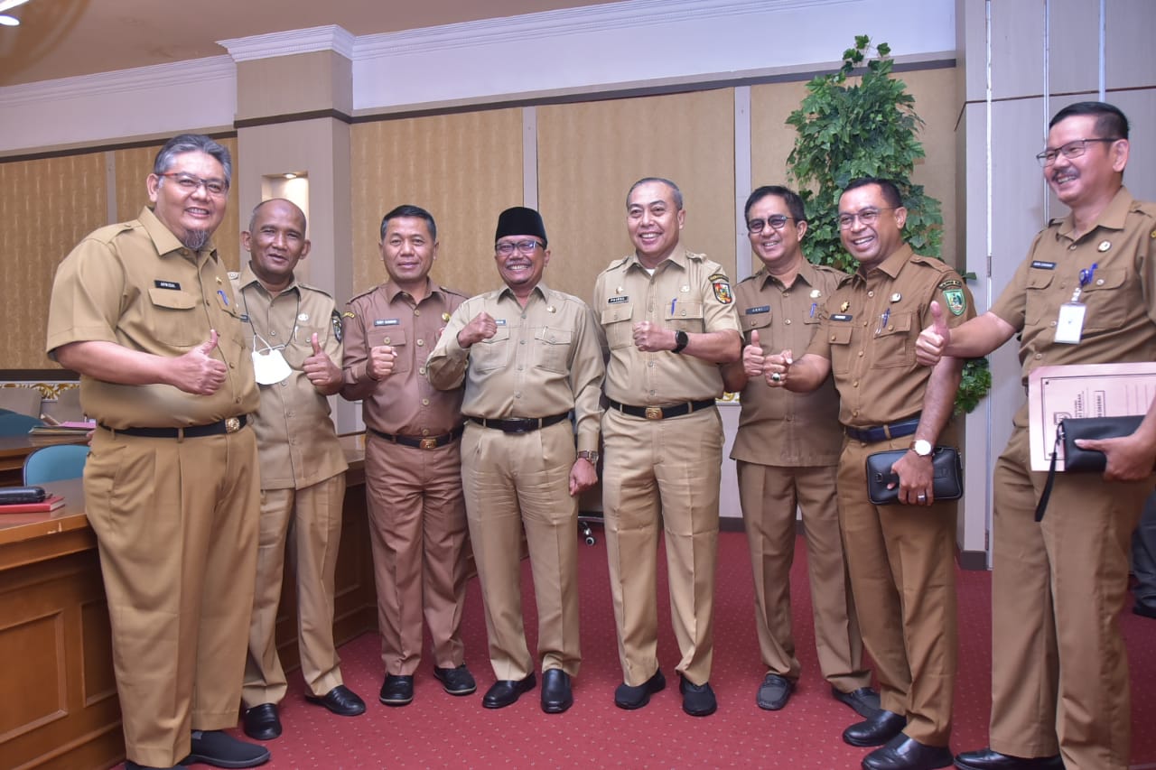 Penandatanganan komitmen Pemerintah se Riau untuk sukseskan Pemilu