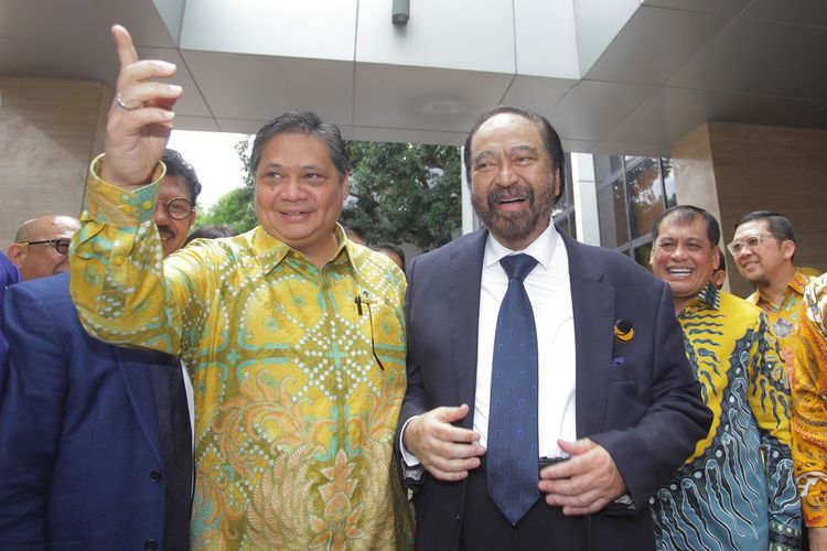Ketum Nasdem Surya paloh bersama Ketum Golkar Airlangga Hartarto