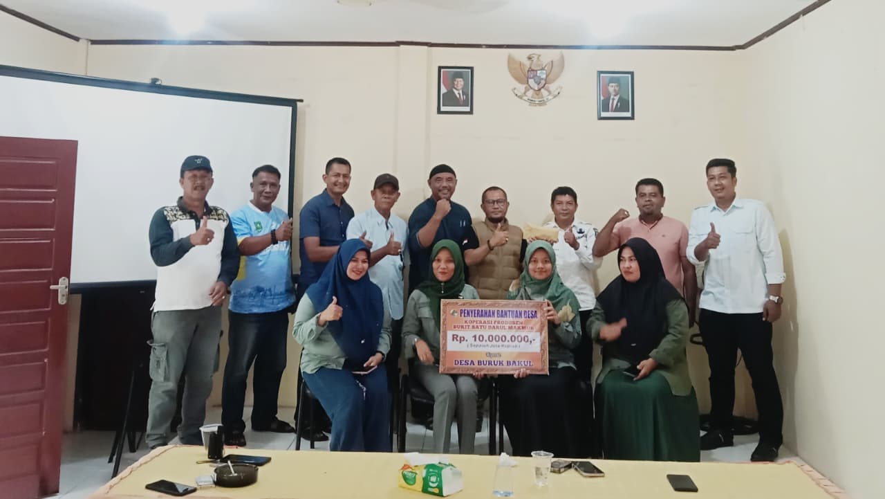 Koperasi BBDM menyalurkan bantuan uang tunai kepada delapan desa dan satu kelurahan yang berada di wilayah Kecamatan Bukit Batu dan Siak Kecil